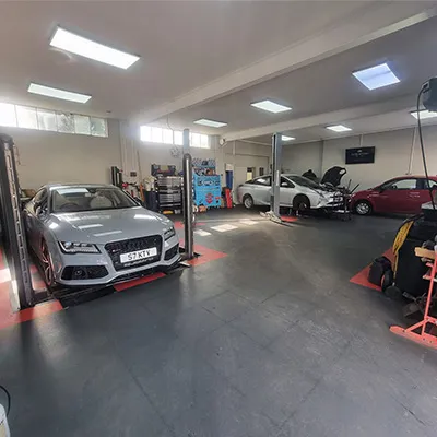 globe motors garage